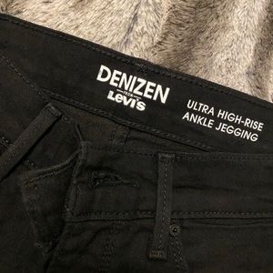 NWOT Denizen from Levi’s black ankle jegging